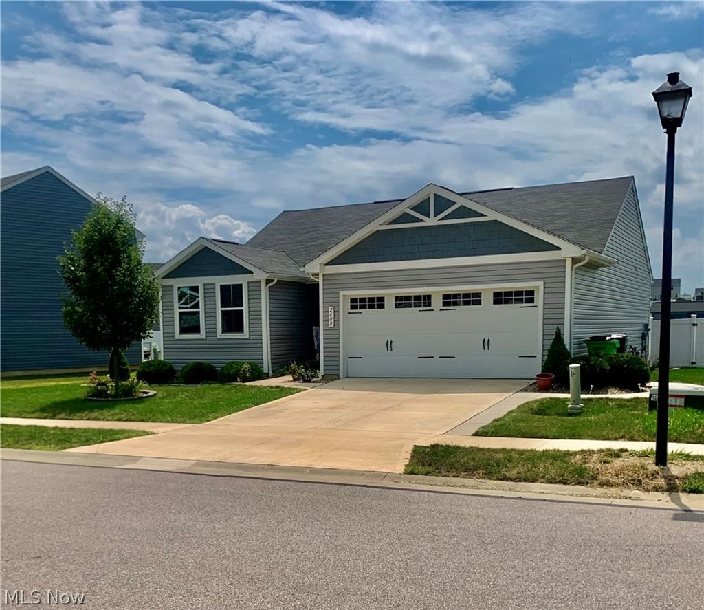 Photo of 2608 Bishop Oval, Barberton, OH 44203 (MLS # 5197166)