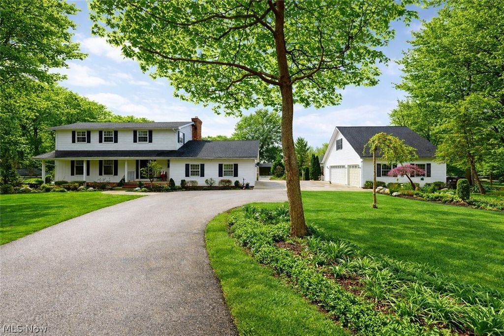 Photo of 7885 Pear Tree Drive, Chesterland, OH 44026 (MLS # 5202066)