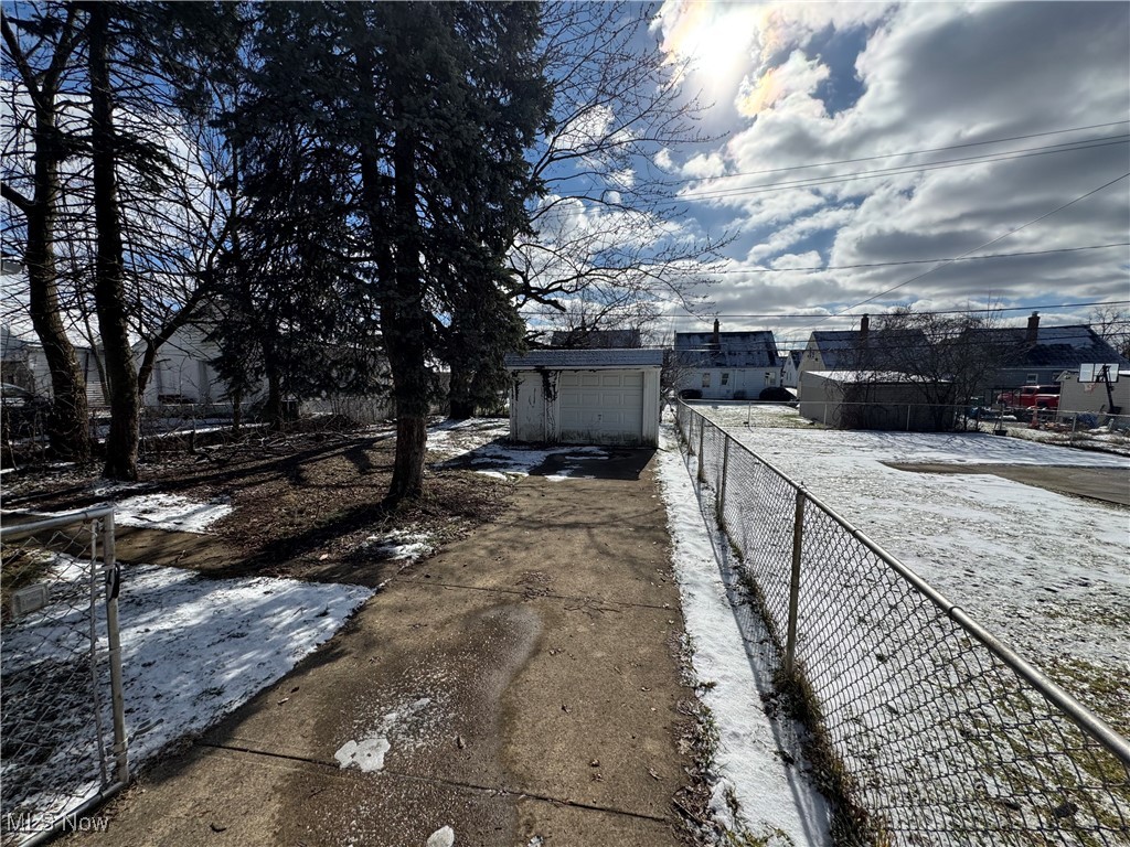 20718 Raymond Street, Maple Heights, Ohio image 10