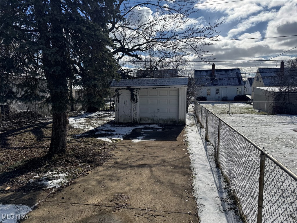 20718 Raymond Street, Maple Heights, Ohio image 8