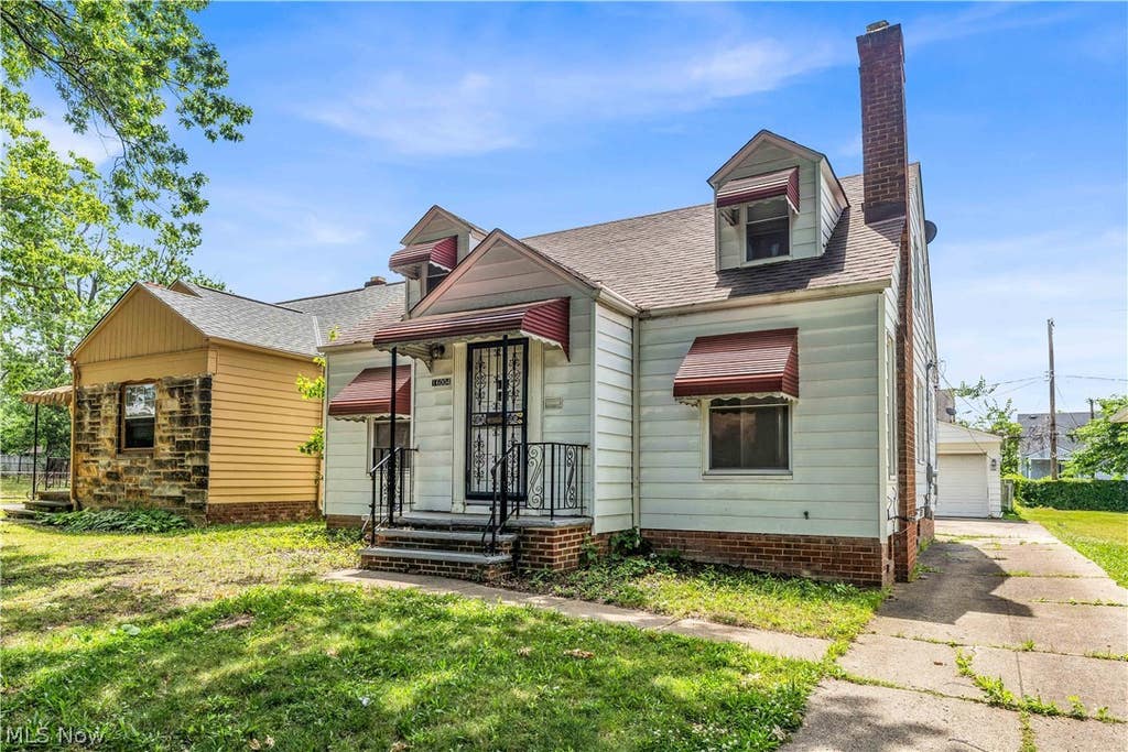 Photo of 16004 Invermere Avenue, Cleveland, OH 44128 (MLS # 5219978)