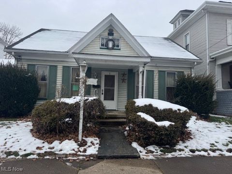 Photo of 1517 Main Street St, Wellsburg, WV 26070 (MLS # 5179978)