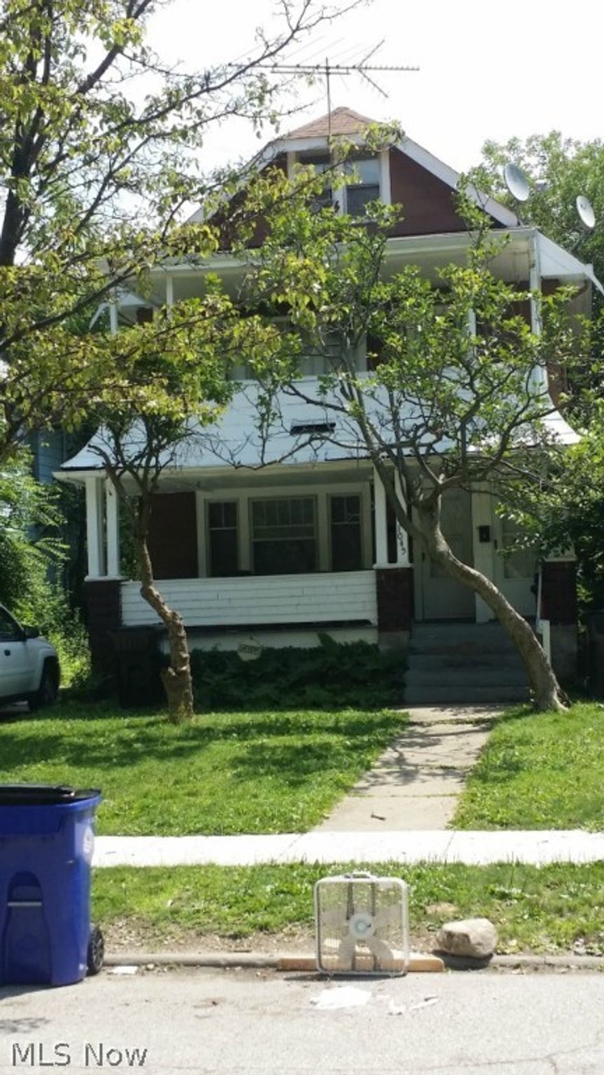 Please do not approach tenants, take pictures, or stand outside the home. Fully occupied