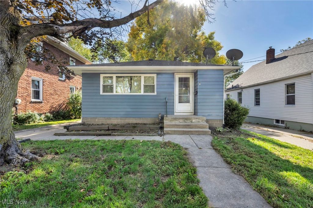 Photo of 874 Iona Avenue, Akron, OH 44314 (MLS # 5165705)