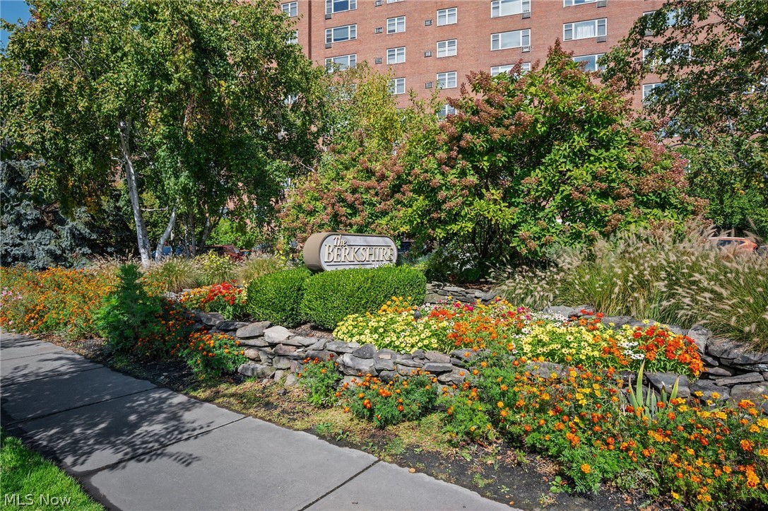 11820 Edgewater Drive 718