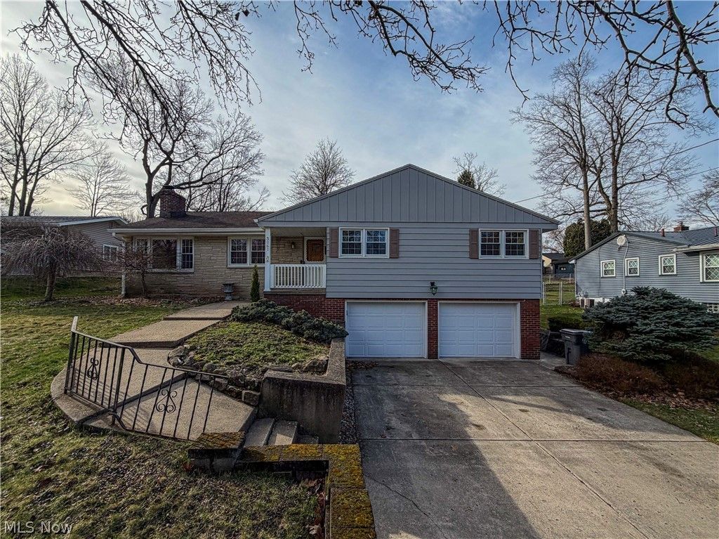 Photo of 3161 Kingston Lane, Youngstown, OH 44511 (MLS # 5193788)