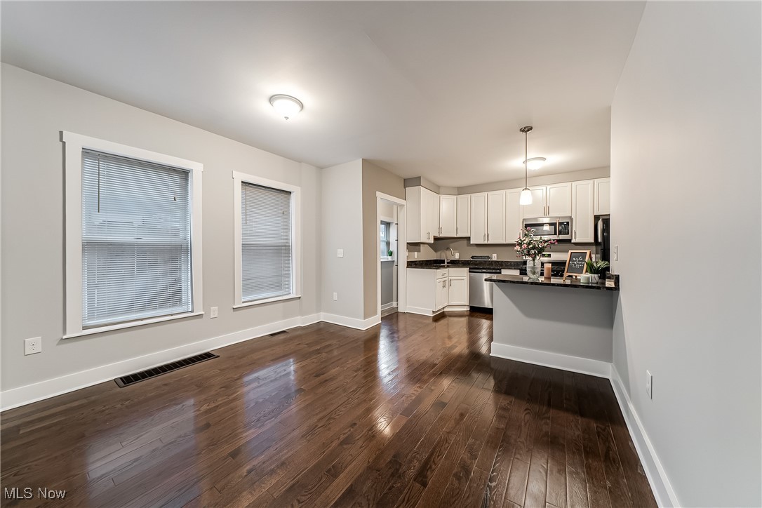 Walton Realty Companys Clifto - Residential Lease