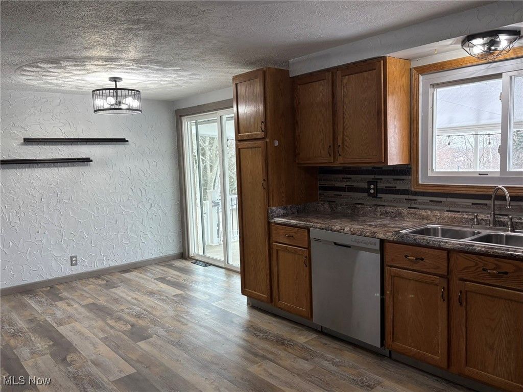 Photo of 2434 Saratoga Avenue SW, Canton, OH 44706 (MLS # 5177109)