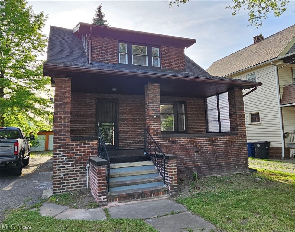Come see this oversized 3 bedroom 1 bath single family home. Freshly painted with vinyl flooring update kitchen and bath. Don't miss this one! schedule your showing with the listing agent today. Rental requirements:Credit score of 600+. 500 - 600 is considered conditional.Less than 3 items in collections, excluding student loan and medical. Monthly income of 2.5 times the amount of the monthly rent.Thorough Eviction Check. $50 Non Refundable App Fee for all Adults who will be occupying the property.Applications can only be completed online.Typical Security Deposit equivalent to one months rent, pending results of background checks. Tenants must have the electric and gas transferred into their name and obtain renters insurance prior to receiving keys to the property.This property accepts housing choice vouchers.