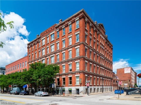 Photo for 408 W Saint Clair Avenue 215