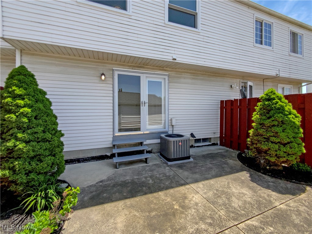 7451 Essex Drive, Mentor, Ohio image 8