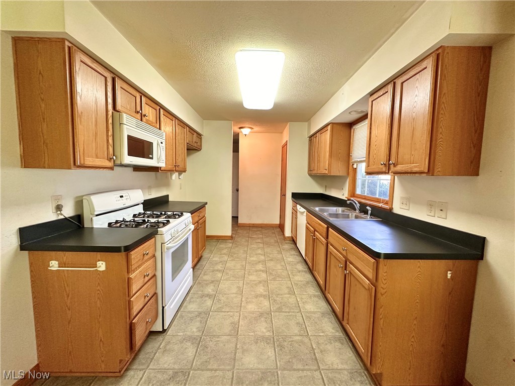 224 Natale Drive, Cortland, Ohio image 9