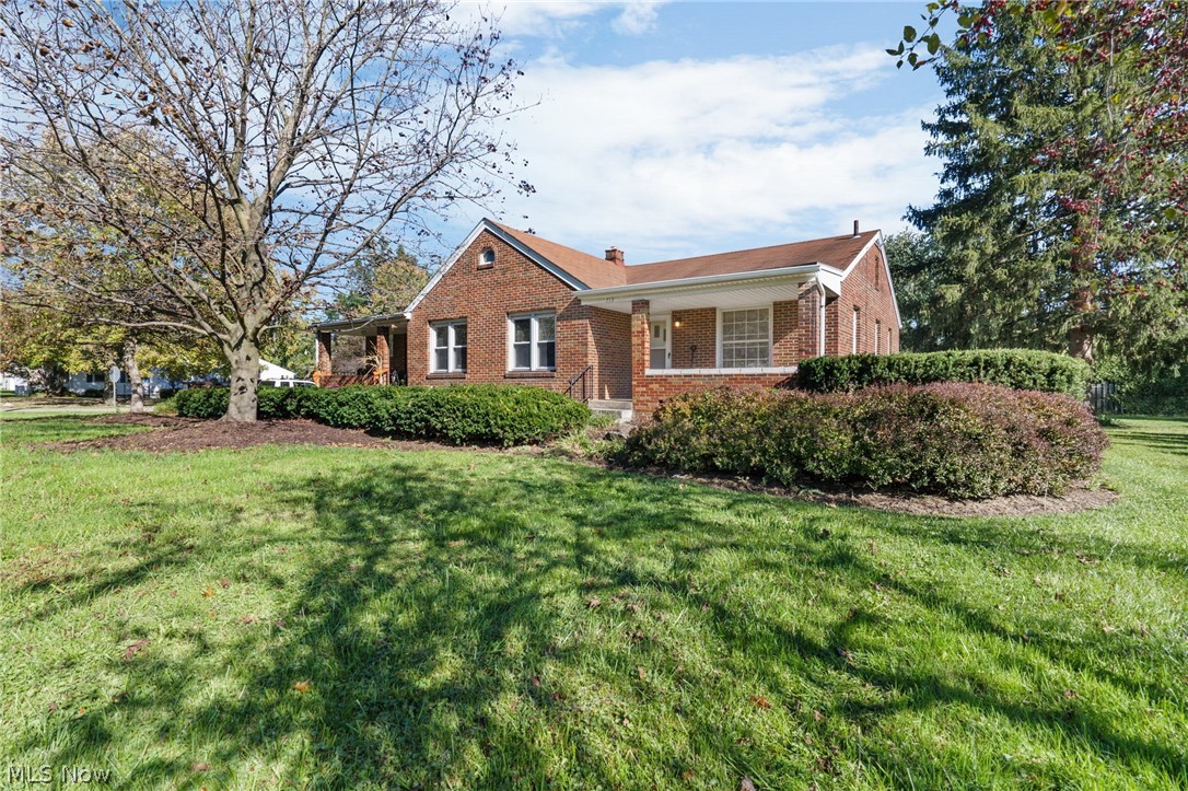 An Investors Dream! Brick Ranch Duplex in the Howland School District. 100% Occupied, with a Gross Annual Income of $15,000. Separate utilities, all paid by tenants! Large corner lot, concrete patios in the back, covered porches in the front. First floor of each unit houses 2 bedrooms, a full bath (713 full bath remodel), eat-in kitchen, and large living room. Partially finished basement (rec room & kitchen) equipped with sink, dishwasher, and plentiful cabinet and counter space. Both units have a secondary bathroom and in-unit laundry in the basement as well. 2 car detached garage with door openers, one space per unit! Schedule your showing now and be on your way to passive cashflow! 24 hours minimum notice to show!