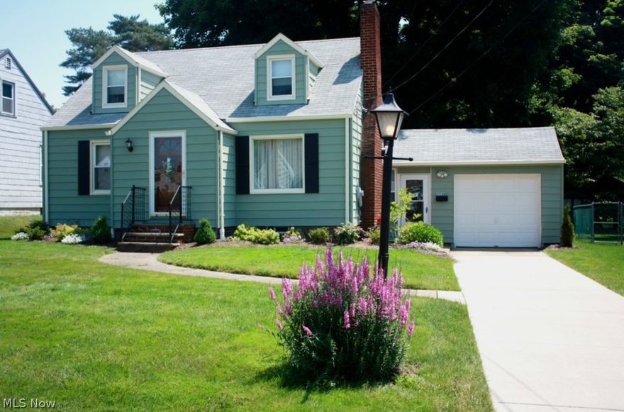 Adorable move-in ready home; easily accessible to expressway, hospitals and shopping!  Fresh paint, carpet and updated full shower bath. You'll love the natural colors!  Easy lot to maintain w/large oak shade tree at rear. Attached breezeway/mudroom area. One car attached garaged with opener, concrete drive and walkway, spruced up landscaping!