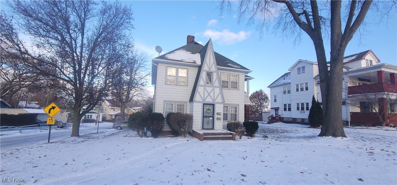 Classic Duplex on West blvd at the corner of Loretta and West Blvd with Driveway parking with approximately 4 vehicles can fit. Each unit has a great Side porch opposite Loretta Ave which is great in the summer and offers a great amount of privacy. Each unit is very clean and well maintained. Each unit has a Living room, Dining room, Kitchen, 2 bedrooms and a full bath. Down stairs unit has hardwood floors that are beautiful and upstairs unit has carpet. Basement is unfinished and clean. Furnaces are new goodmans installed in 2021 and 1 HWT is put in at the end of 2023-24. Basement has 2 rooms and one being a mechanical/laundry room. Attic Could be finished. High ceilings and stairwell dumps into the common hallway. Tenants pay gas and electric. homeowner pays water/sewer. These units are nicely sized and property is clean/maintained and sleek!