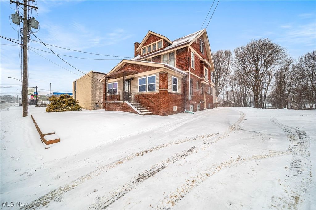 Photo of 977 W Prospect Road, Ashtabula, OH 44004 (MLS # 5177698)