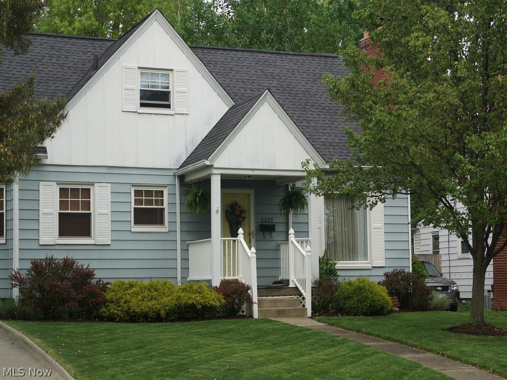 Welcome to 2227 20th Street, move in ready Falls home conveniently located minutes from new
Portage Crossing shopping center and freeway. Within walking distance from parks and the
Riverfront, this cape cod style home has been very well cared for and exudes charm! Many
updates have been completed including a newer roof with 30 year dimensional shingles, newer
windows throughout, and a complete basement waterproofing system with transferable
warranty. New furnace/AC and hot water tank. 2 main floor bedrooms and full bath. Upstairs
there is a private master living quarter with its own oversized half bath and spacious walk-in
closet. Fresh neutral paint throughout the home. Spacious main floor living room with ceiling to
floor window and beautiful gas stone fireplace. Remodeled main bath features granite vanity top
as well as ceramic shower wall tiles and ceramic tile floor. The kitchen comes w/ newer range,
new dishwasher, new Kohler sink, new cabinet hardware, and an