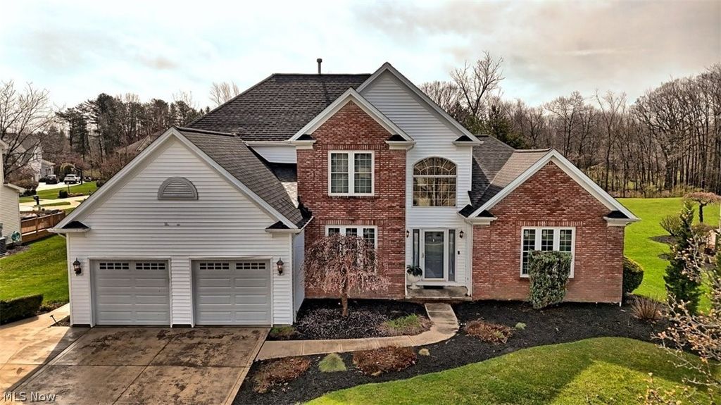 Photo of 12641 Coopers Run, Strongsville, OH 44149 (MLS # 5198845)