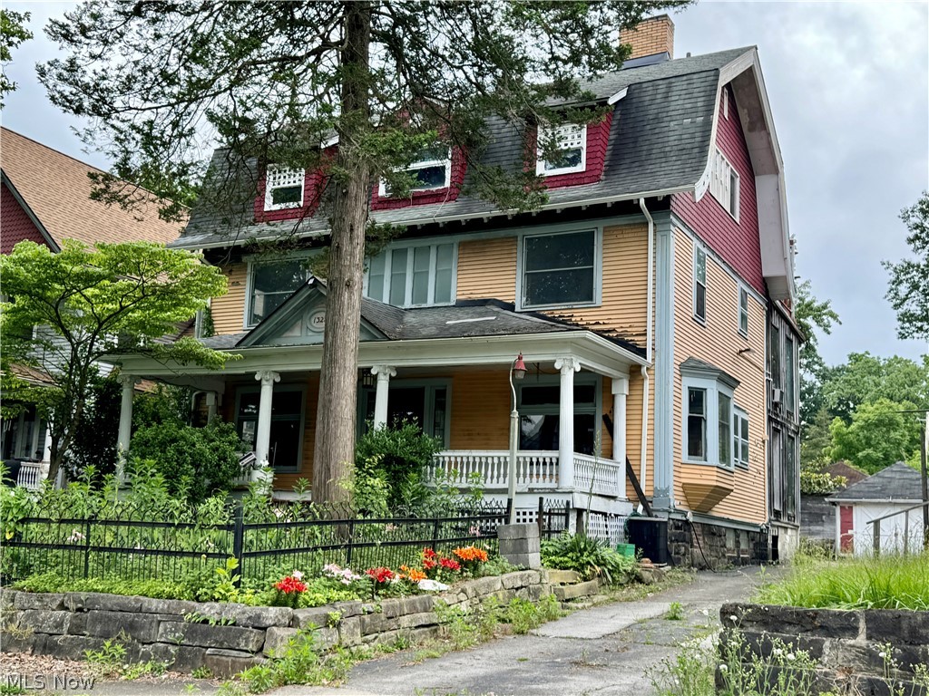 Amazing opportunity to own this home within walking distance to YSU. Lots of potential. Additional property/properties available, seller will sell together or separate. Call for more information!