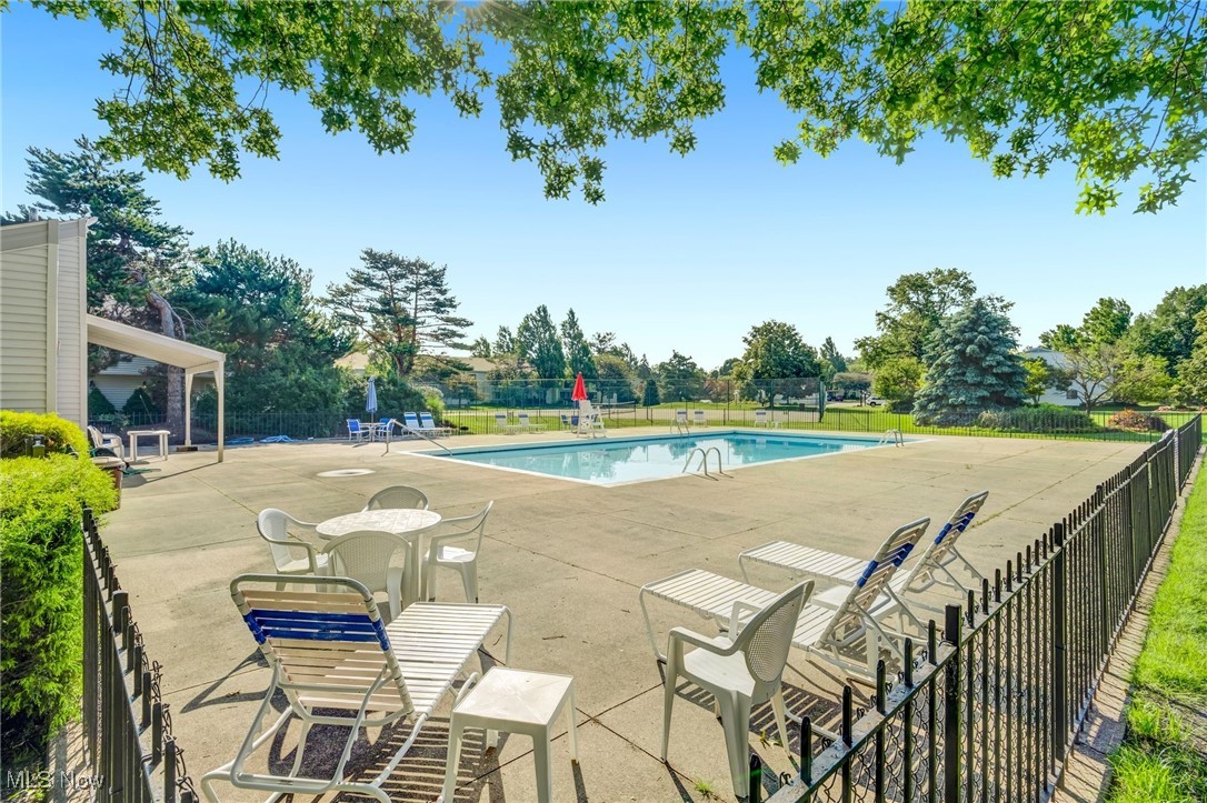 Lakes/Bay Lndg Condo - Residential