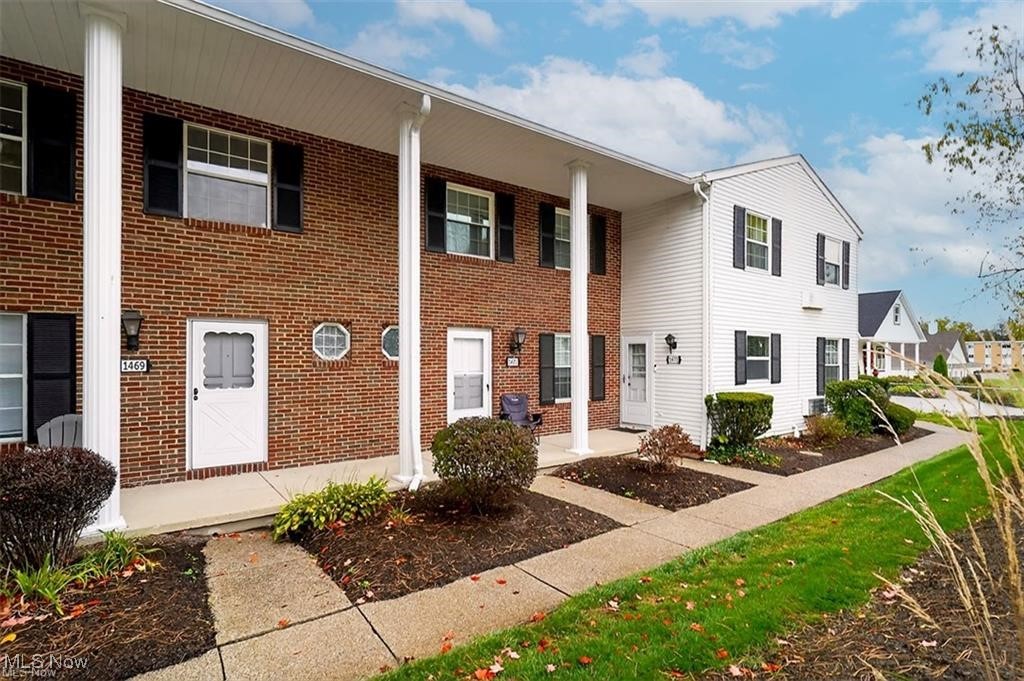 Village In Falls Condo - Residential