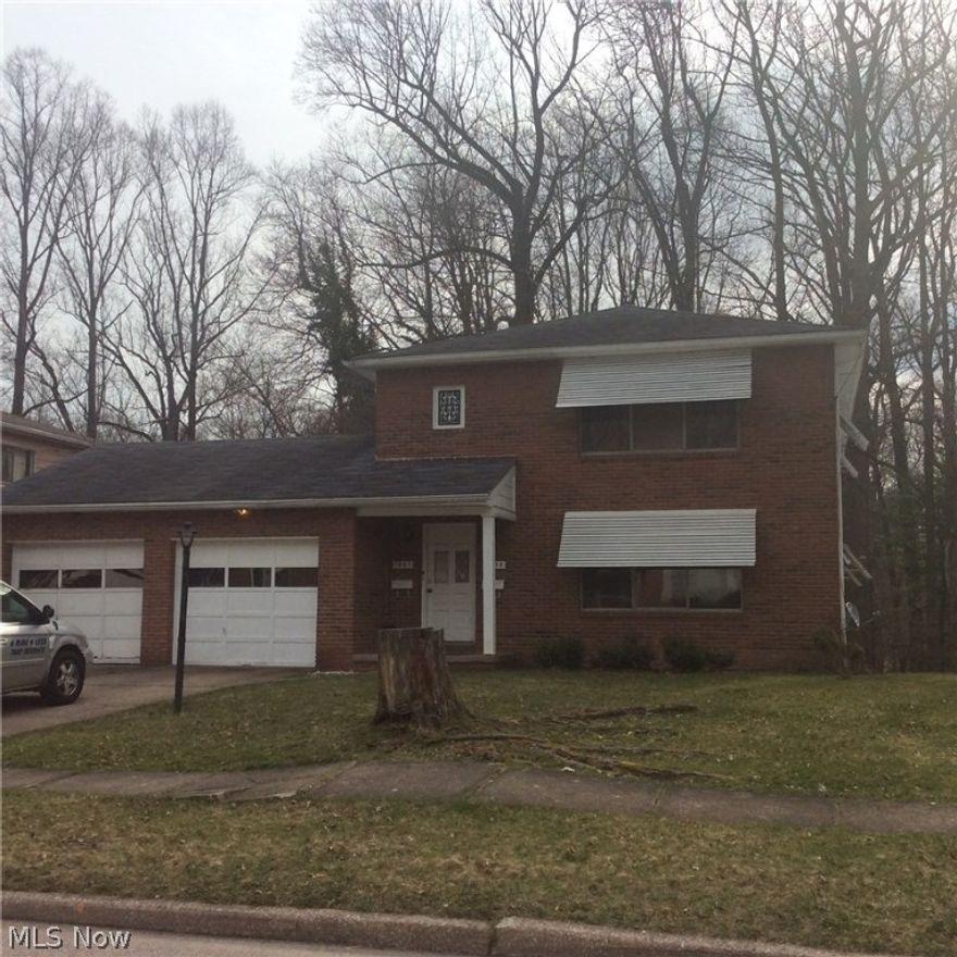 Great investment priced to sell! Two Units located close to shopping, schools and downtown.   Well maintained .  All units occupied.  Unit -1839 AMHA-$311  Tenant-$308, Total-$619. Unit 1841 AMHA-$524  Tenant-$89, Total-$613.