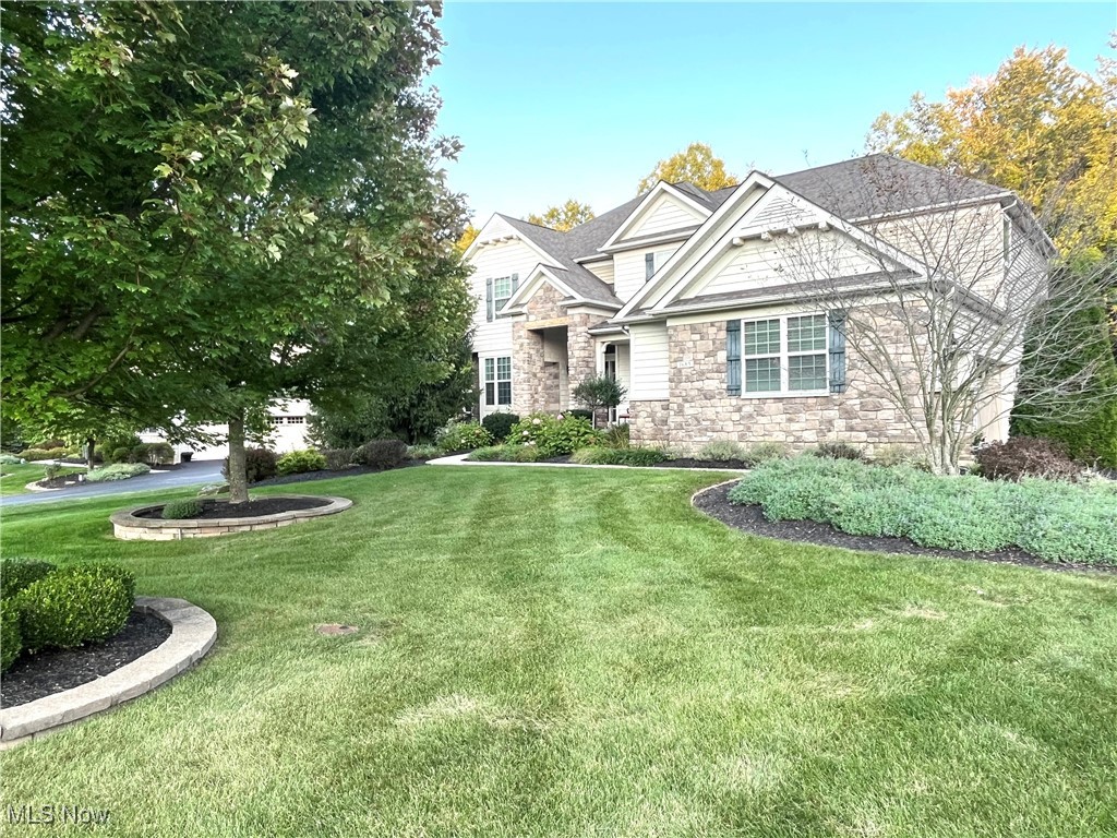 7685 Cottonwood Trail, Chagrin Falls, Ohio image 2