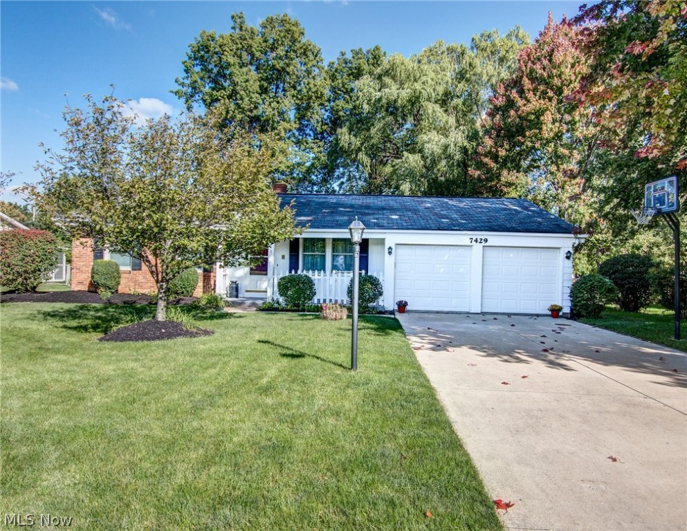 Move right into this adorable 3 bedroom ranch with beautiful fenced in yard. This home features a 17 X10 formal living
with hardwood floors and eat-in kitchen that is open to into a 21x12 family room with beautiful view of the fenced in treed lot. There is a two car attached garage and full basement. wonderful location with sidewalks, close to highways and shopping.