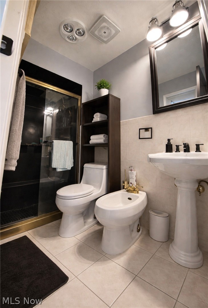 Albert Riapo 07-A - Residential