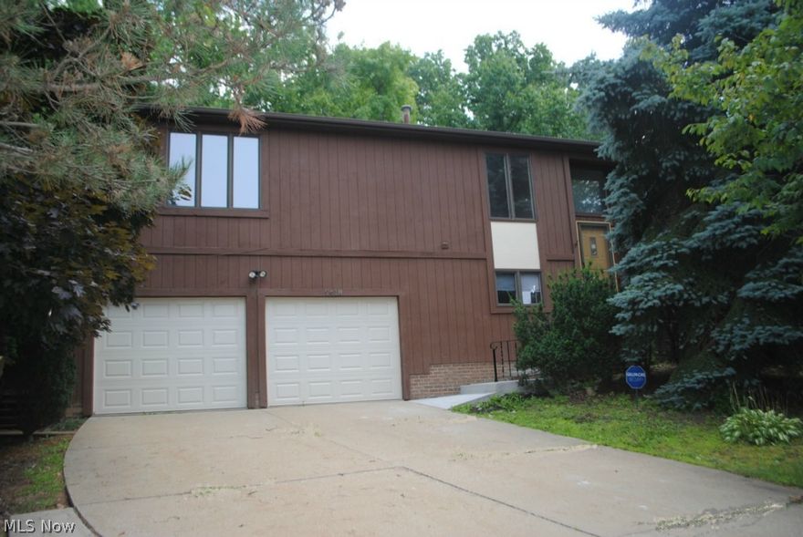 Attractive home.  Lives large. Spacious kitchen opens into great room with brick fireplace.   4 bedrooms, 3 full baths, enclosed sun room walks out to deck.  Freshly painted, with new carpeting and appliances.  Violation free.  See attachment for
PAS requirements and WFHM offer submittal information in MLS document section.