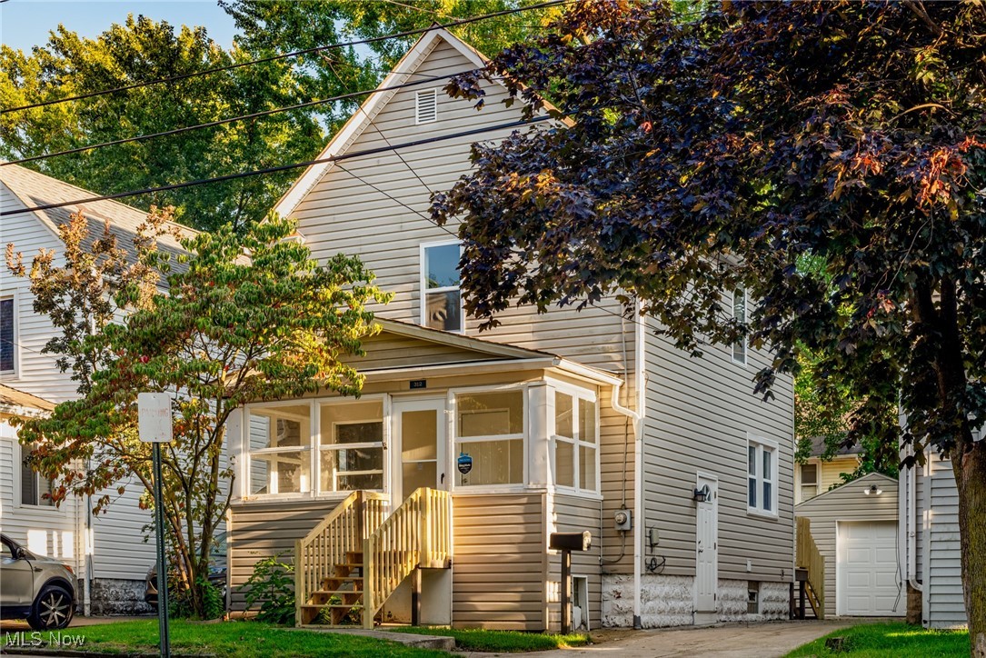 Minimum requirements, 600 credit score, credit and background checks for all adults, no evictions, no felonies, 3x the monthly rent in gross income. Tenant pays all utilities. Existing pets negotiable with fees and pet rent.