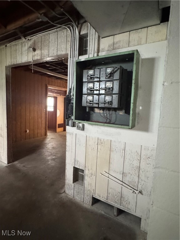 Abner & Thomas D Crosbys Allo - Commercial Sale