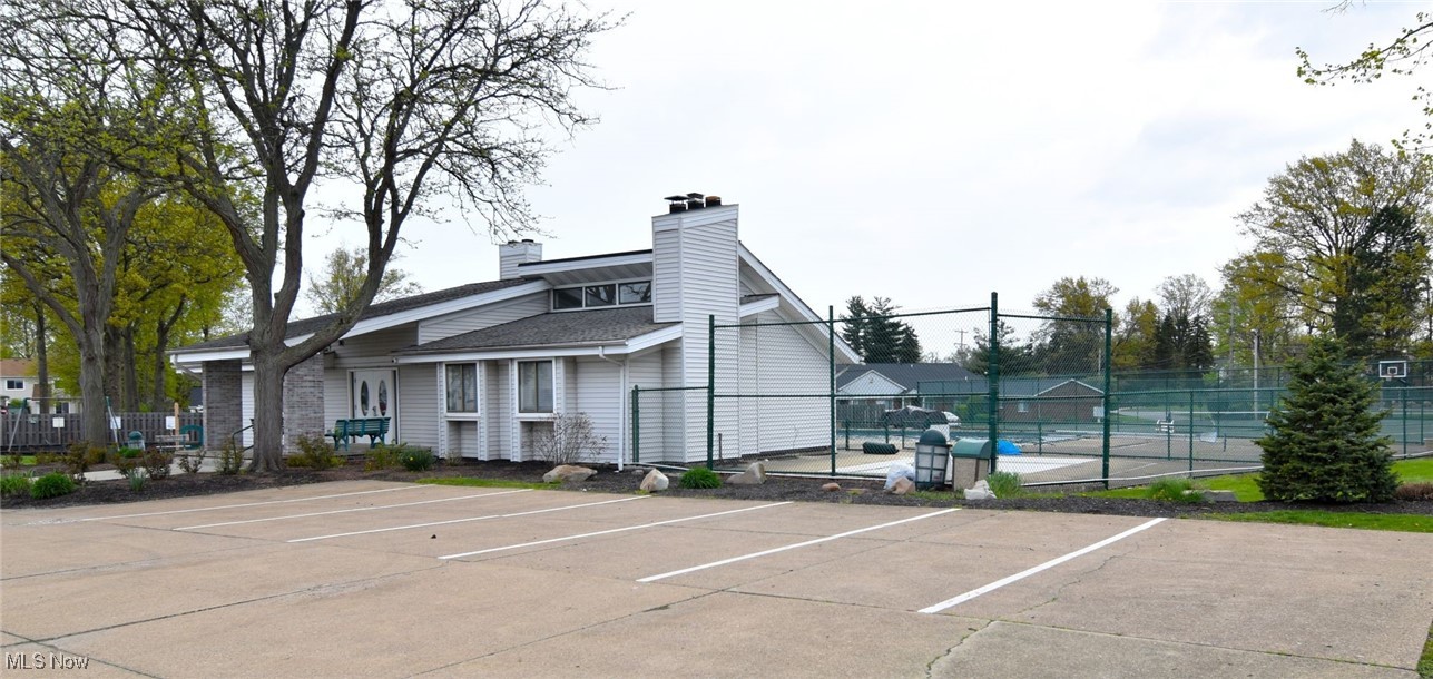 5512 Sutton Lane #D, Willoughby, Ohio image 32