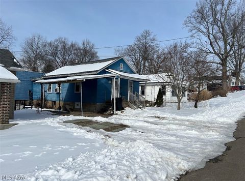 Tiny photo for 551 Carey Street, Zanesville, OH 43701 (MLS # 5186298)