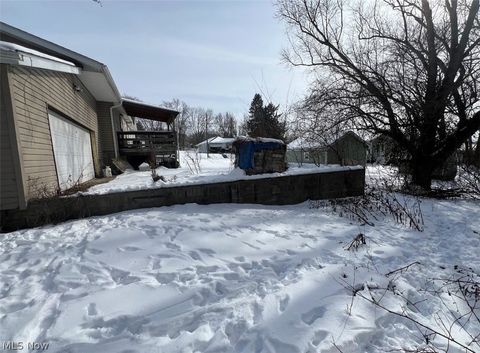 Tiny photo for 551 Carey Street, Zanesville, OH 43701 (MLS # 5186298)