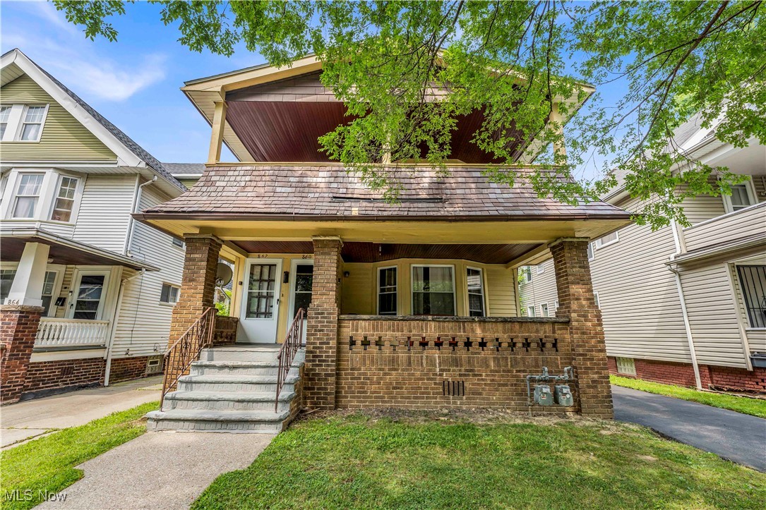 862 Greyton Rd | UP, Cleveland Heights- Spacious 2 bed 1 bath multi-family home! //
$ 925 rent / $ 925 deposit //
$55 application fee per adult //
1-2 pets OK in this unit. After application pre-approval, a PetScreening is required for any animals to proceed with one of our properties; a PetScreening affidavit is still required if you have no pets. (Some breed restrictions apply per HUD guidelines). //
NO SMOKING //
1 time $139 non-refundable set up fee paid at lease signing //
$35/month required resident benefit package; can include personal property/liability insurance for an additional $10/month for $45/month total. //
After application Pre-Approval 1 applicant per household application is required to fill out a PetScreening application, before being about to proceed with placing a Reservation Fee for one of our properties. You will receive a pre-approval for your application and in order to proceed, the PetScreening is required. Even if you have NO pets - this application must be filled out. One time, non-refundable pet fee of $250-600 per animal applies to all pets & must be paid before or when you pay your first month rent. (No fee for qualified assistance animals). //
Our application is processed through secure site: Findigs, and they require ID and income verification. Without this, your application will not be processed. They offer 24/7 chat support on their application directly if you have any questions. //
BEDROOMS:2 //
BATHROOMS:1 //
APPLIANCES PROVIDED: Fridge and stove //
UTILITIES / RESIDENT RESPONSIBILITY:Resident pays gas and electricandis responsible for snow removal. //
Serious inquiries only.