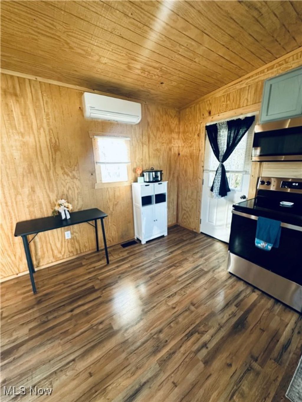 Photo of 102 Cadiz Avenue, Cadiz, OH 43907 (MLS # 5174236)