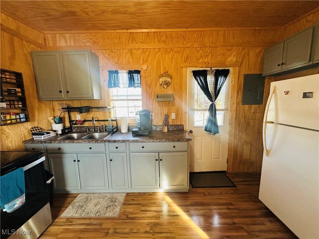 Photo of 102 Cadiz Avenue, Cadiz, OH 43907 (MLS # 5174236)