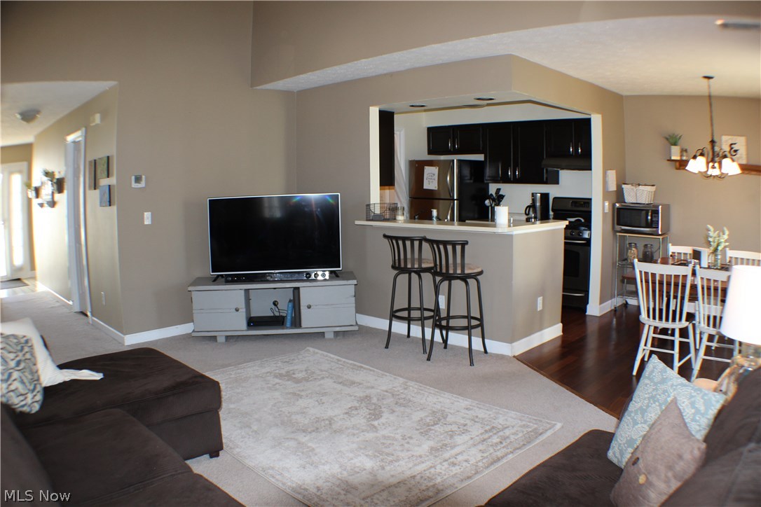 Courtyards Woodbury Condo - Residential