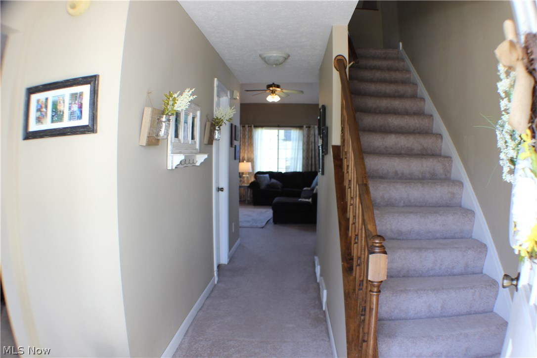 Courtyards Woodbury Condo - Residential