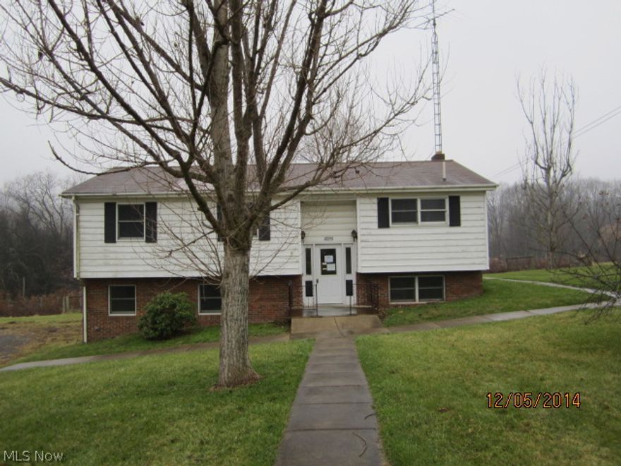 Property is being sold in "as-is" condition. Situated on 2.07 acres, this bi-level home includes a living room, eat-in kitchen, 3 bedrooms and full bath on
the upper level. Unfinished lower level includes an attached 2 car garage.  Large outbuilding.  Country living in Middleton Township.  Pre-approval letter 
from buyer's lender or proof of funds with earnest money deposit check must be submitted with all offers.