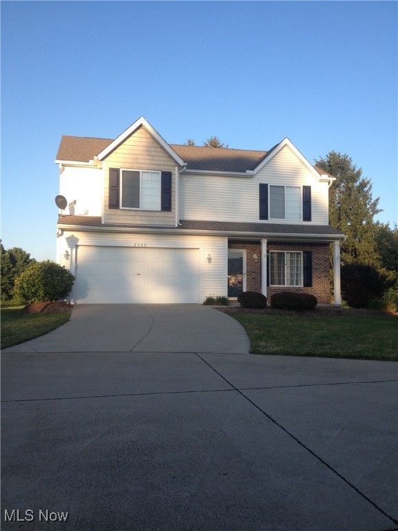 Located at the end of the street on a culdesac in the desirable Prestwick Pointe Development, this 4 bedroom 2.5 bath freestanding condo overlooks the 6th hole of Prestwick Country Club Golf Course. Green Schools. Dining area between kitchen and family room that leads to rear patio. Relax out back and watch the golfers hit their approach shots on this par 5 hole. Gas log fireplace in Family room. 4 large bedrooms all on the second floor with ample closet space. Laundry conveniently located on the second floor. Two car attached garage.