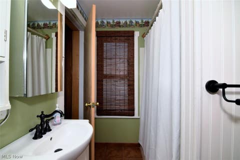 Tiny photo for 120 W Glendale Street, Bedford, OH 44146 (MLS # 5238294)