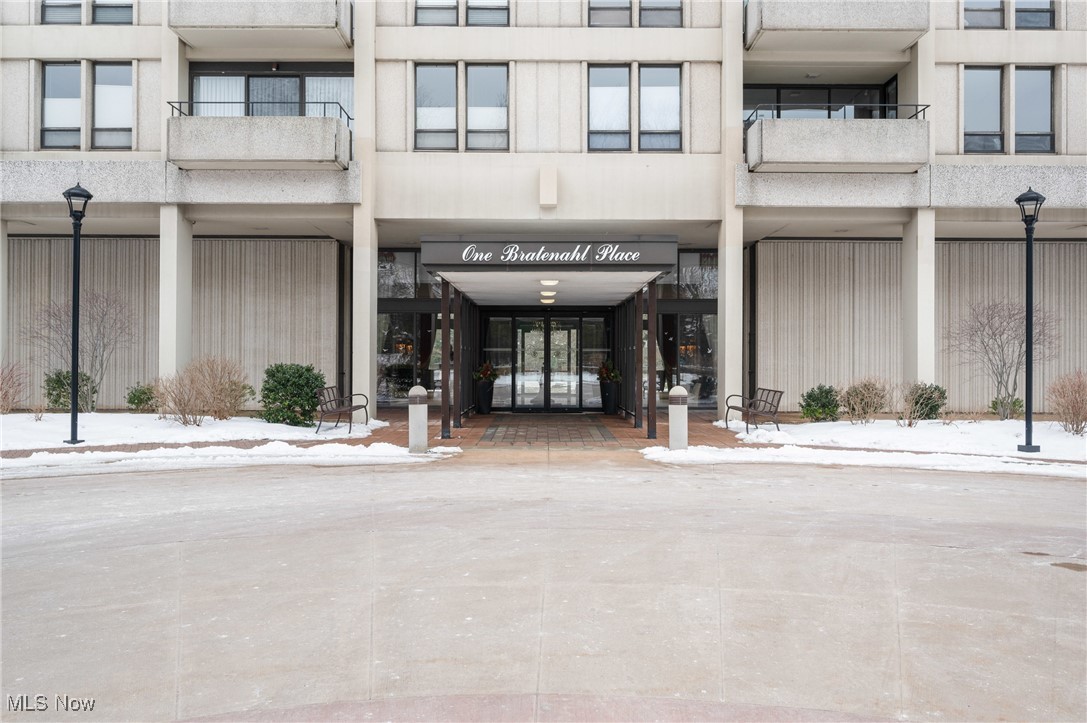 1 Bratenahl Place Condo Assoc - Residential