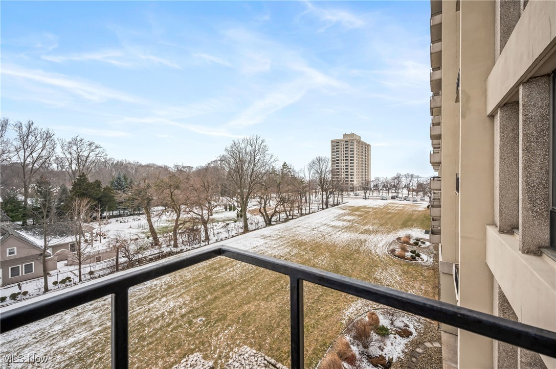 1 Bratenahl Place Condo Assoc - Residential