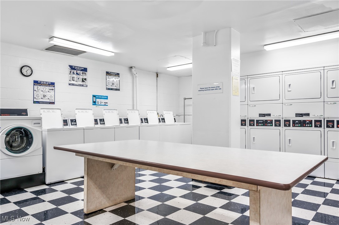 1 Bratenahl Place Condo Assoc - Residential