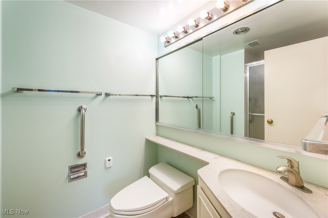 1 Bratenahl Place Condo Assoc - Residential