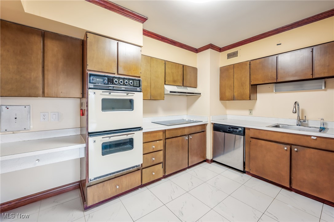 1 Bratenahl Place Condo Assoc - Residential