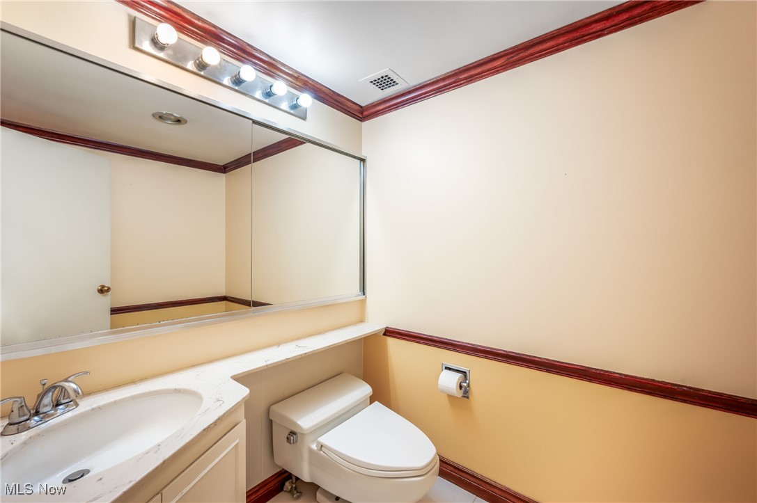 1 Bratenahl Place Condo Assoc - Residential