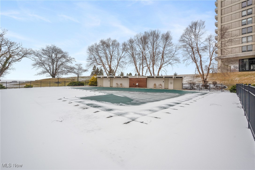 1 Bratenahl Place Condo Assoc - Residential